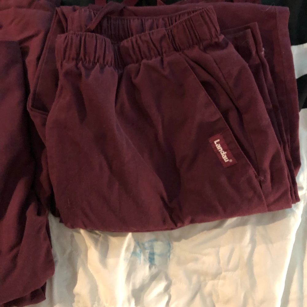 Landau scrubs tops 2, 2 bottoms. Men’s. Sz: large.